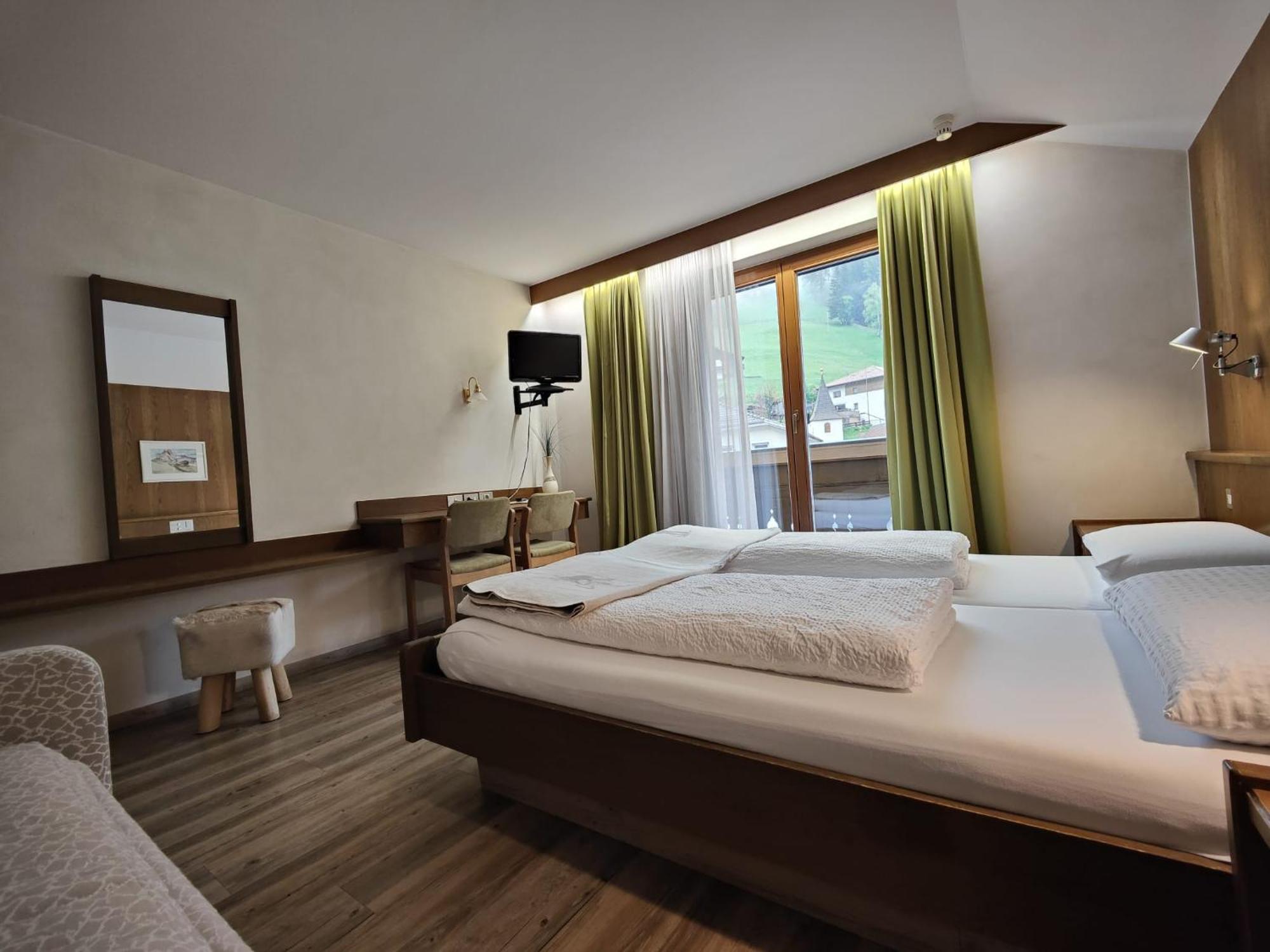 Hotel Alpenblick Sarentino Exterior foto