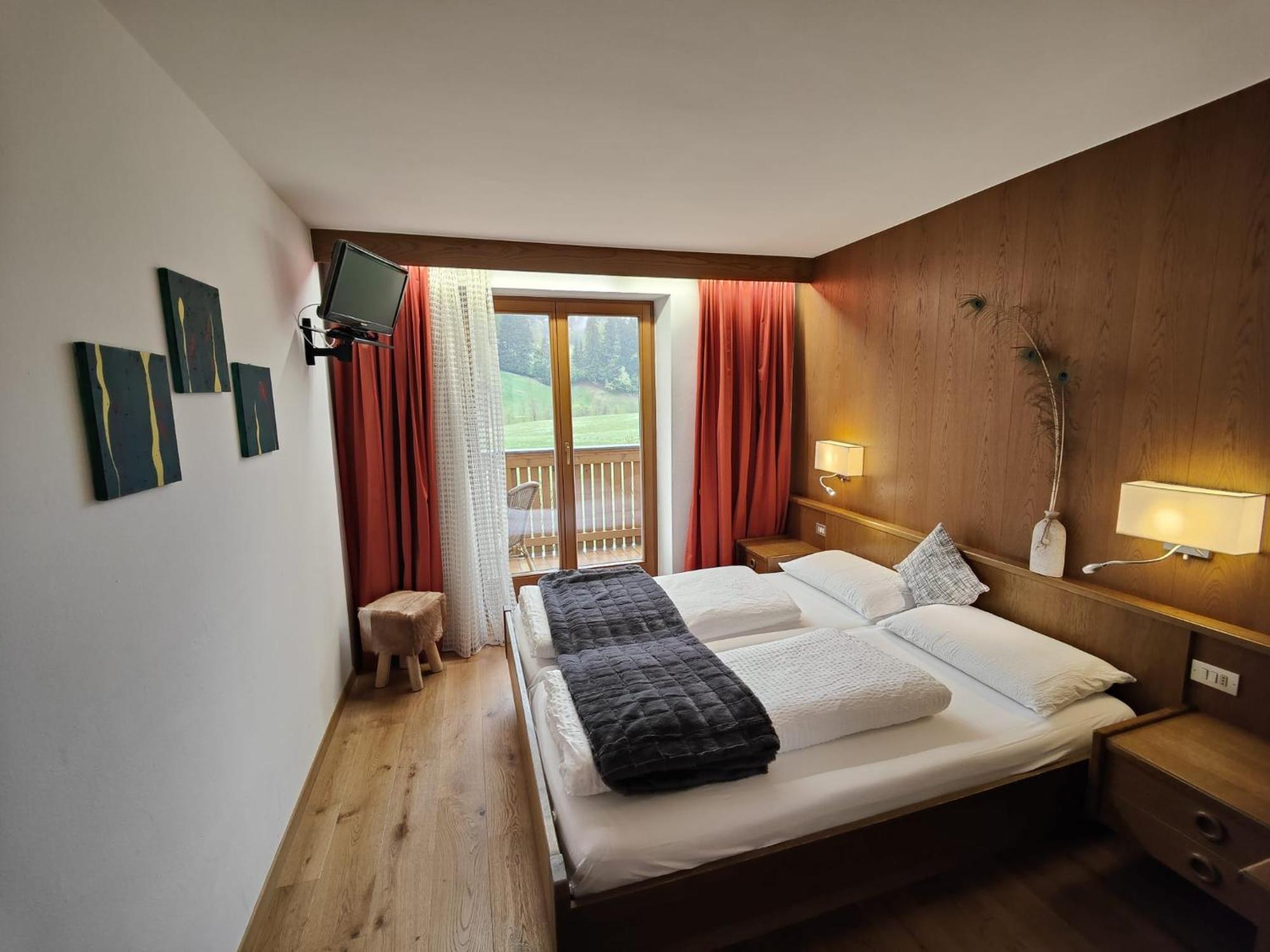 Hotel Alpenblick Sarentino Exterior foto