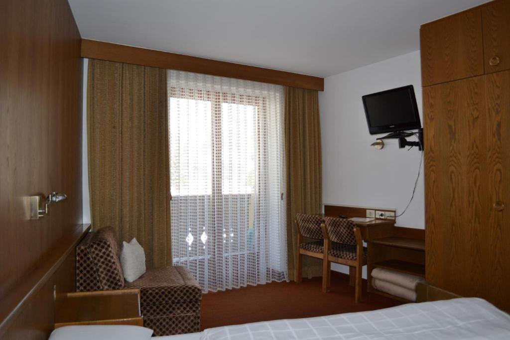 Hotel Alpenblick Sarentino Habitación foto
