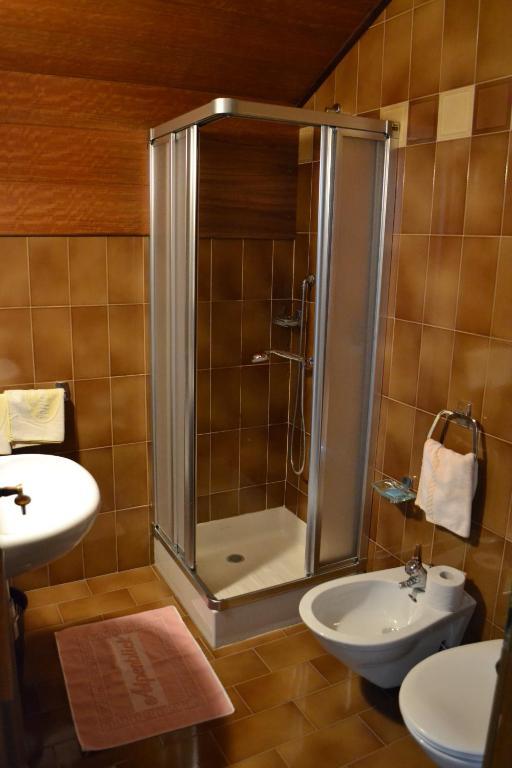 Hotel Alpenblick Sarentino Habitación foto